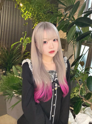 ロング カラー りく　ハイトーン ケアブリーチ特化のヘアスタイル