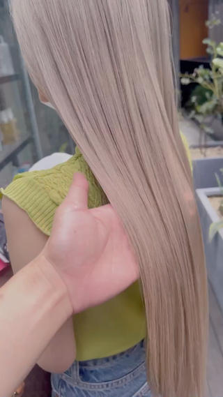 ロング カラー CHERIEブリーチ ダブルカラー　天神のヘアスタイル