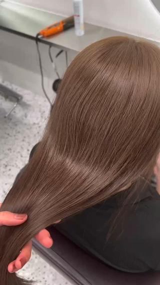 ブリーチなしWカラーで作るヘーゼルベージュ‪
柔らかい印象を与えて似合いやすいカラーなのでおすすめです 