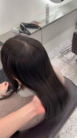 ワンカラーでできるグレージュ
透明感抜群で色落ちもきれいで上品でおすすめなカラーです 