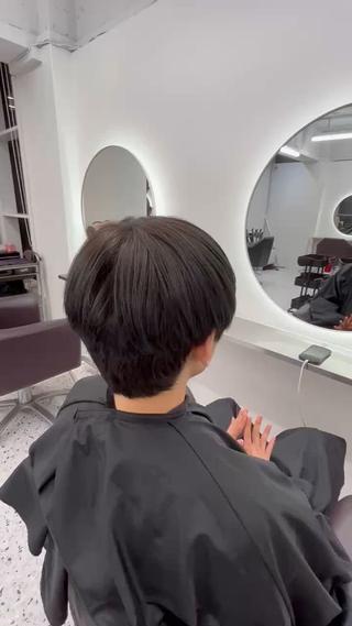 透明感抜群の暗めグレージュカラー
黒だけどグレー感が欲しい人におすすめです 