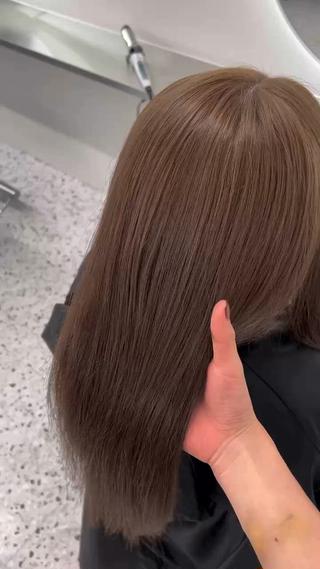 Wカラーで明るめベージュ
柔らかい印象を与えるのでおすすめです 