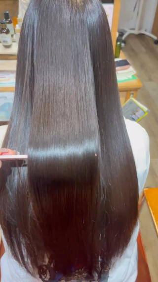 ストレートと髪質改善トリートメントをして頂きました！
一緒にして頂くことにより、サラサラ感より感じられます 