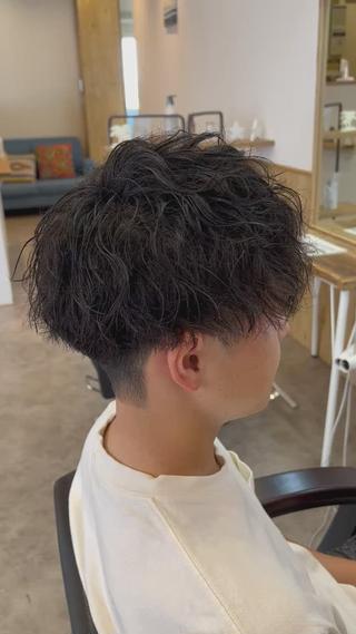 刈り上げマッシュ×ツイスト感弱めのツイストスパイラルパーマ 
