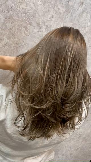 セミロング カラー 穐田 航のヘアスタイル