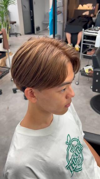 マロンベージュ刈り上げセンターパート

刈り上げ6ミリ　ブリーチ1回〜2回

ブリーチ1回追加につき¥6000

TOKIOトリートメント　¥2000 