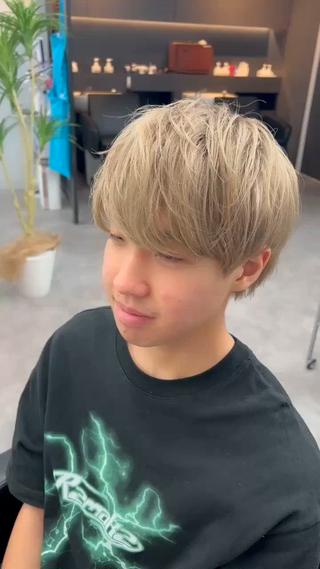 【️韓流アイドル風ホワイトベージュ️】
ブリーチ2回​〜​
ブリーチプラス1回/¥6000

前処理ケラチントリートメント　¥1000

北千住でメンズハイトーンなら僕にお任せください 