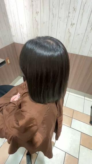 根本は白髪染めで中間から毛先はオリーブブラウンにさせていただきました

白髪染めはもちろん、ブリーチオンカラー色んなカラーモデル様を募集しております
もしご興味がありましたら可愛く、綺麗に、かっこよくさせてください 