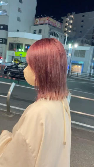 ミディアム カラー パーマ ヘアアレンジ ハイトーンカラー🤍 山下 優華のヘアスタイル