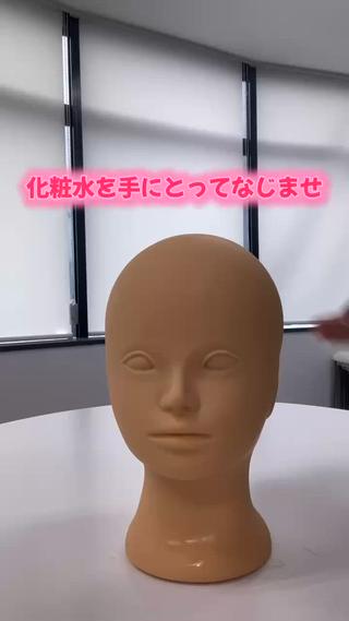 手でなじませるとムラになりがち コットンなら均一に浸透して、肌がふっくら  