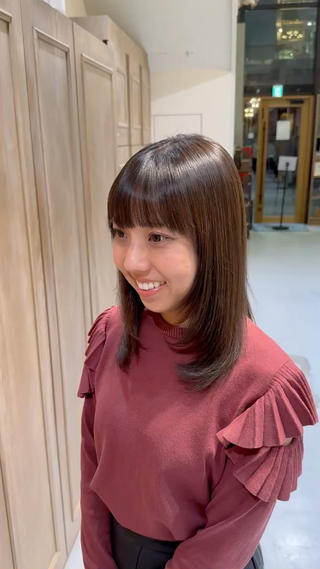 ミディアム 透明感カラー/顔周り カット/レイヤーにかのヘアスタイル