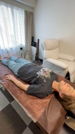 実際のお客様とのセルフケア練習風景です。簡単で続けやすいものをお伝えしますので、続けることに不安のある方や体の柔軟性に自信のない方もご安心くださいね。 