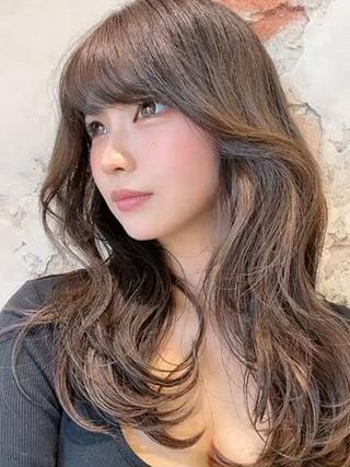 オリーブグレージュレイヤーカットくびれヘア韓国ヘアセミロング