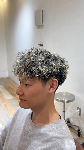 カラー パーマ メンズ 漢眉毛/メンズパーマ /メッシュ/ヒロヤのヘアスタイル