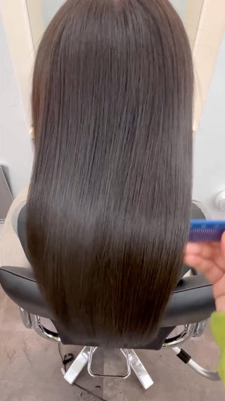 ロング カラー mai🐷髪質改善 🖤透ける暗髪🖤のヘアスタイル