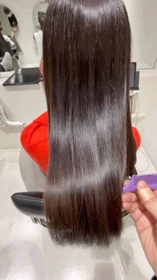 ロング カラー mai🐷髪質改善 🖤透ける暗髪🖤のヘアスタイル