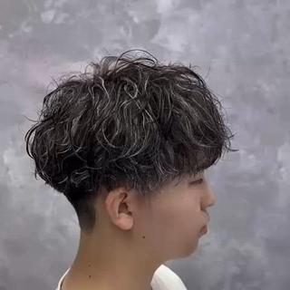 カラー パーマ メンズ メンズパーマ🔵 ハイトーン✨原田慎也のヘアスタイル