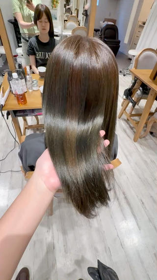 セミロング カラー abilita HIRARIのヘアスタイル