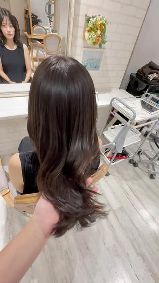 ミディアム abilita HIRARIのヘアスタイル
