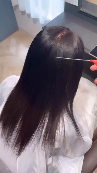 エイジング毛でもこんなに綺麗になります
しかも一度かけた縮毛は半永久的に持ちます
この湿気の多い時期に
是非是非今だけ特別価格のホリスティックストレート
を体感してみて下さい！！ 