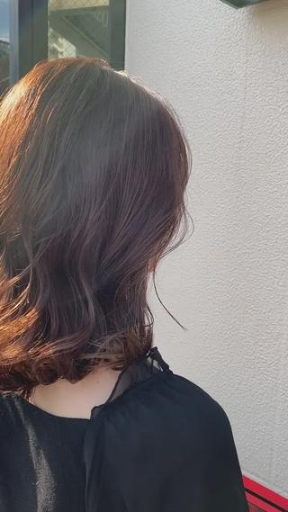 シークレットハイライトからのモーブピンクアッシュをオンカラーピンク系の夏カラーに仕上げてます

髪がダメージしやすいのにクセがあり扱いにくい方はFREO谷山にお任せ下さい！

予約の仕方や、お店の場所が分からない方はDMお願い致します

カウンセリングはなんて伝えたら良いか分からないですよね、プロ目線からではなく、お客様の言葉で理解と、納得して頂くまでカウンセリング致します

お客様の【なりたいイメージ】に合わせてご提案いたします
お客様の髪、頭皮を考えて極力ダメージを出さず残さずキレイになっていくように誠心誠意対応していきます
•
•
分かりやすくしっかりとした丁寧なカウンセリングでお悩み解決致します！
なりたいイメージを共有して納得いくまで仕上げますので、パーマを当てたいけど当てれる髪質か分からないなど今までに伝えづらかったことでもご相談ください️
•
•
~実際のお客様のお悩み~

ハチやボリュームが出てしまう
カットのおさまりが悪い
トリートメントしてもパサつく
美容室での仕上がりをご自宅でもスタイリングしたい、
毛量を減らしたいけど毛先は薄くしたくない
トップにボリュームが欲しい
長さは変えずに垢抜けたい
長さを変えずに変化が欲しい
似合う髪型が分からない
パーマの持ちが悪い、あたらない
くせ毛のせいではねる
カラーもパーマも同時にしたい、早く終わりたい
カラーもパーマもダメージが出てしまう
乾かし方、スタイリングが分からない
顔が大きく見えてしまう
カラーの色落ちが早い
いつも同じようなカラーで飽きた
セットの時に何を使えばいいか分からない
•
•
•
08038468001
－－－－－－－－－－－－－－－－－－－－－－

ダメージを感じずにカラーやカットされたい方、大人可愛くなりたい方、根元ストレートで毛先だけカールさせたい方、髪質改善されたい方、綺麗な髪でいたい方、垢抜けたい方、ワンランク上の仕上がりにされたい方、美人になりたい方
tanyにお任せ下さい
アルカリを髪に残さずにカラーパーマも出来ますのでお悩みの方お問合せください！

【営業時間】9:00～20:00
※営業時間外は要相談で対応致します！

駐車場パーキング目の前にあります

#ショート#レイヤー#髪質改善#ハイライト#デザインカラー#酸性ストレート＃酸性縮毛矯正＃アルカリ剤 #脱染剤#プリカール#塚口サロン#デジタルパーマ#フローディア#グレージュ#グラデーションカラー#酸性ストレート#艶髪色 #ヘッドスパ#エヌドット #シークレットハイライト #JR塚口#大人可愛い#ブロンズコーヒー#モーブサンド #アルテマ#track oil
 #ドライフラワー#ドイツチョコ #コーヒーの木#siroka #長崎 
