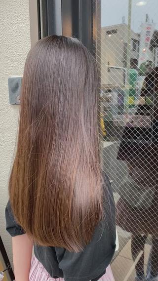 ダメージレス酸性縮毛矯正で学生さんの髪もサラサラのツヤツヤにカラーしてるけど矯正もされたい方は是非！
 