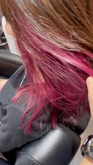 イヤリングカラーにピンク
ピンクの差し色がなんとも可愛いスタイルです
今回はアルカリ剤でこのピンク作りました