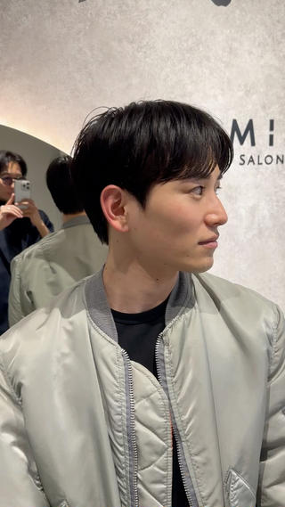 韓国風なバングありのセンターパート
マッシュとセンターパートのいいとこどり。
刈り上げないでナチュラルなデザイン。