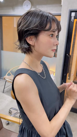 ショート カラー AiM 大名のヘアスタイル