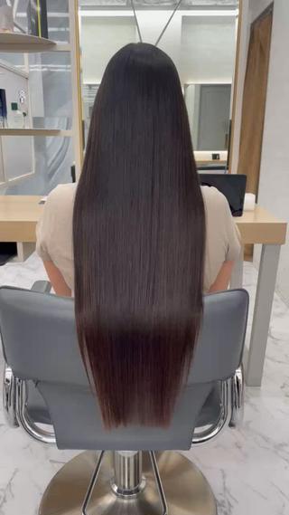 ロング youres hair 新宿3丁目店所属・ハイトーン/艶髪 /髪質改善/柴田のヘアスタイル