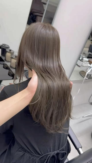 ロング カラー ブリーチなし 寒色カラーのヘアスタイル