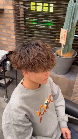 パーマ メンズ シャドウ/波巻き 朝崎倭斗のヘアスタイル