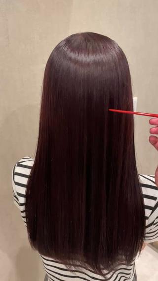 縮毛矯正でうねって乾燥する癖を真っ直ぐに伸ばしました！
仕上がりはドライだけでこの艶感になっています！
毎朝の支度が楽になるのでとてもおすすめです！ 