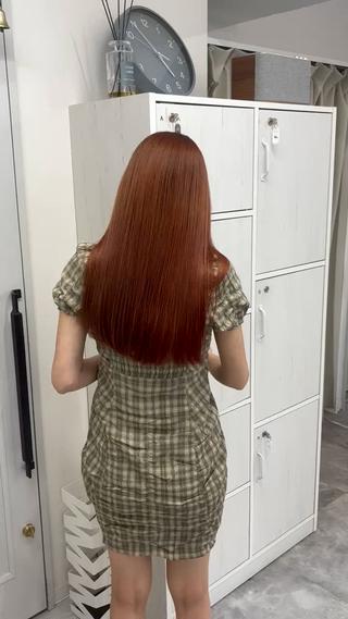 ブリーチ履歴があってもここまで綺麗に

ダメージが気になる方でも、髪質改善を重ねることで柔らかさやツヤをしっかり引き出せます

「ブリーチしてるからもう無理かも…」と諦める前に、ぜひご相談ください

一人ひとりの髪の状態に合わせて施術するので、仕上がりのまとまりや指通りも実感していただけます

綺麗な髪を一緒に育てていきましょう 
