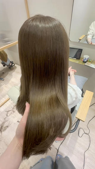 セミロング カラー 中村 友莉夏のヘアスタイル