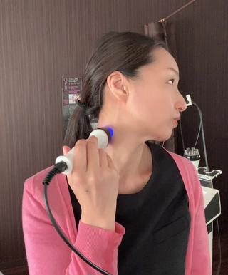 お顔のお手入れの時に首こりも同時にケア
お首がすっきりするとお顔はもっとすっきり 