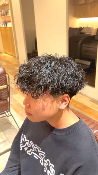 ショート パーマ メンズ メンズパーマ眉毛 特化アユム🔥のヘアスタイル
