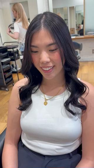 セミロング パーマ コテ巻き風パーマ✨ かつみのヘアスタイル