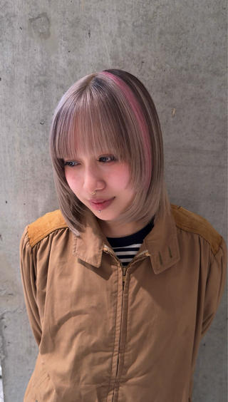 【ハイトーンは美容師選びが大切です】

ブリーチってめちゃくちゃ難しくて危険な技術なので、
本当に得意な、上手な美容師さんにやって貰わないと髪の毛ブチブチにちぎれていきます
ブリーチ特化の美容室で働いている私にぜひお任せ下さい`´


色落ちが綺麗で肌なじみが良いミルクティーベージュに
ピンクとブラウンのデザインカラー

寒色ミルクティー
暖色ミルクティー
ピンクっぽいミルクティー
ホワイトミルクティー
色んなミルクティー作れます

ハイトーンは僕に任せて下さい
絶対に可愛くします

リタッチめちゃくちゃ得意だから来て欲しい
 