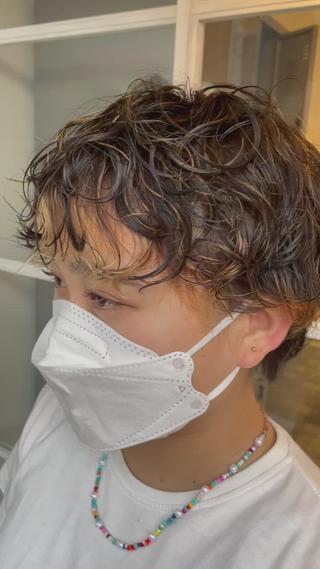 ショート カラー パーマ 🌈🌸あおき みちる🌟💗のヘアスタイル