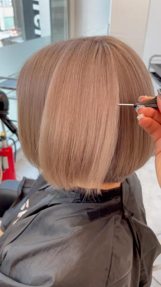 ショート カラー 🤍💕ブリーチカラ ーAyaka💕🤍のヘアスタイル