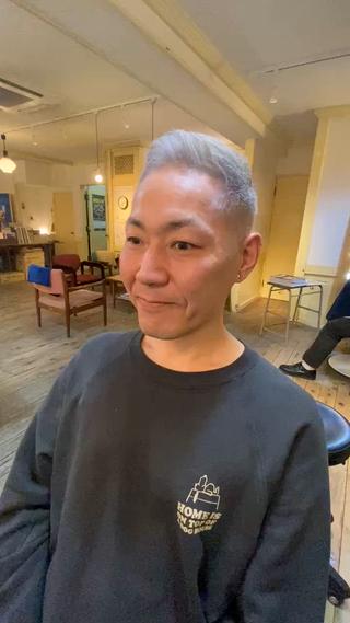 カットフェードカット
カラーはブリーチ2回のシルバーカラー 