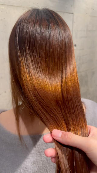 優しい薬剤を使用して髪のダメージの最小限に抑えた縮毛矯正 