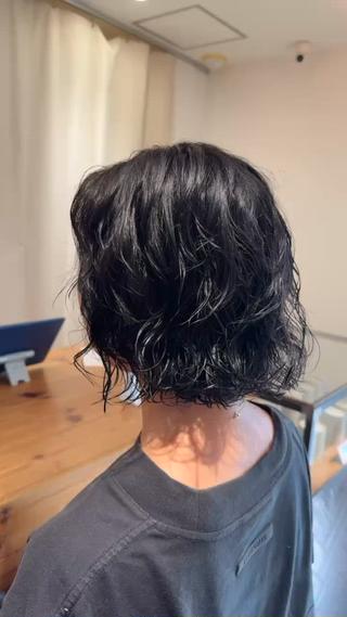 ショート パーマ 飯島 美海のヘアスタイル