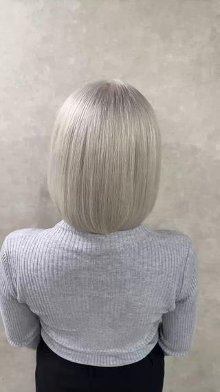 ミディアム カラー がわ/ウルフカット /ブリーチカラーのヘアスタイル