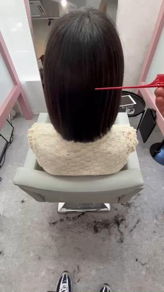 鎖骨あたりから顎ラインボブへスタイルチェンジ
髪質改善ストレートで最高級のツヤ髪に