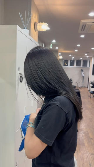 ブリーチ履歴が4-5回毛先には入ってますが当サロンのトリートメントでツヤツヤに仕上がります☆*。


#hairplacesol 