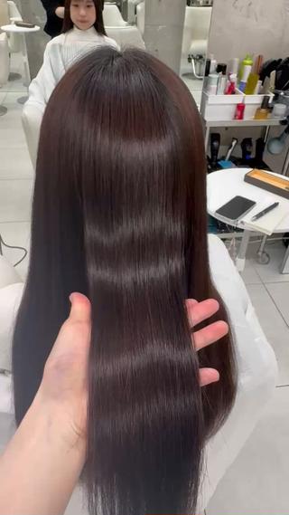 本格的に梅雨に入る前に酸性ストレートしましょう!
私のストレートはブリーチしているハイダメージの方にも対応できるダメージレスのストレートです