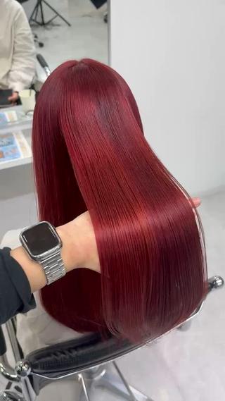 艶々Wカラーで今流行りのレッドカラーに
 