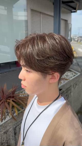 カラー メンズ arika オケシ　リョウダイのヘアスタイル